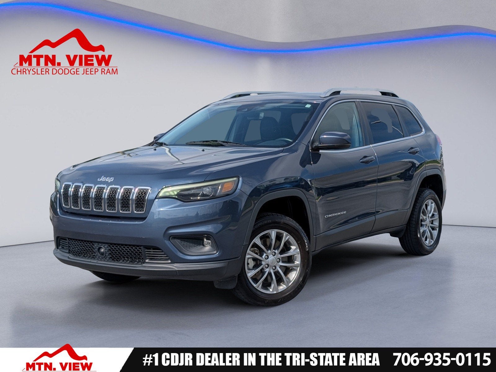 2021 Jeep Cherokee Latitude Lux in Slate Blue Pearlcoat — front three-quarter view