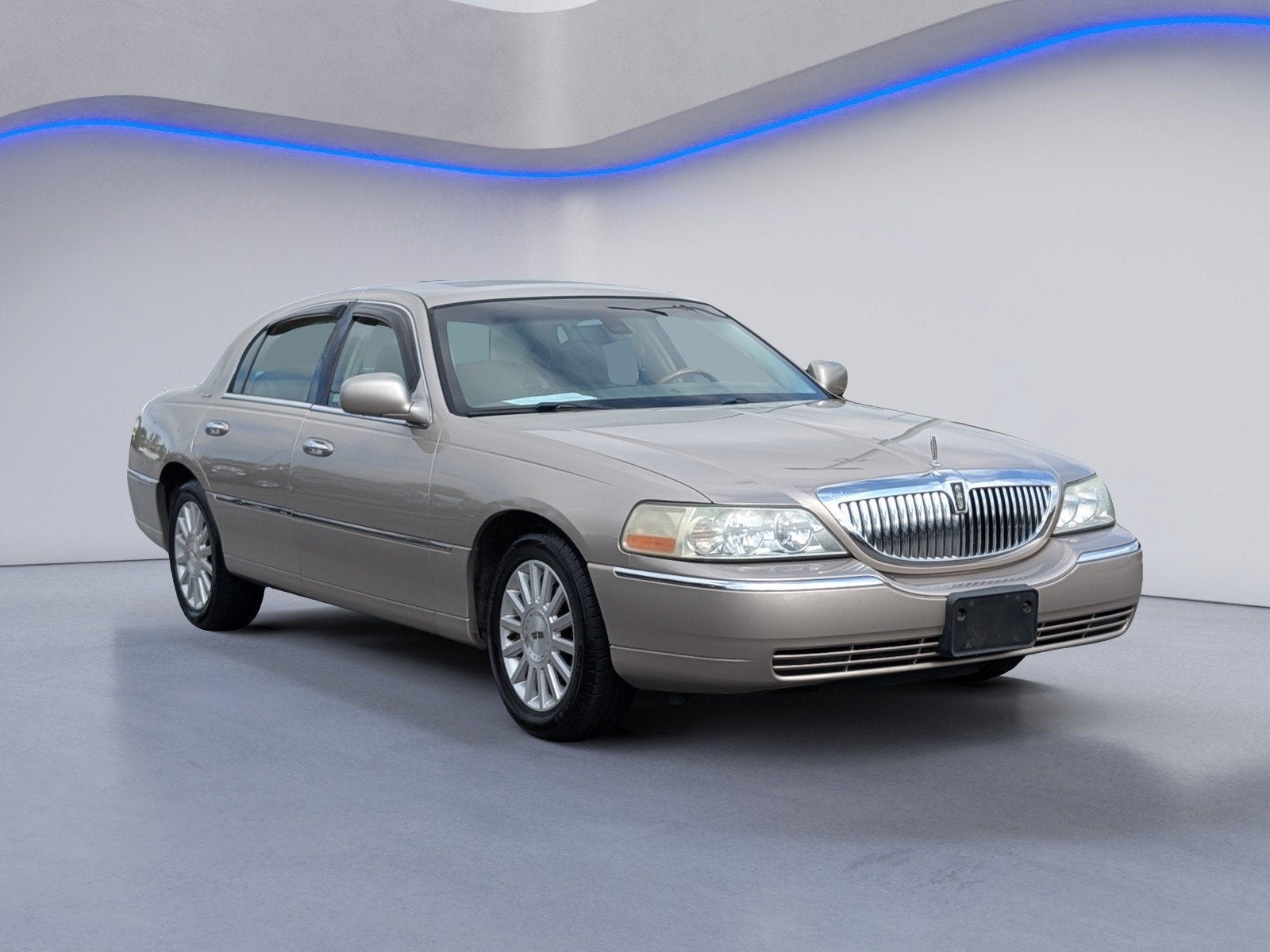 2003 Lincoln Town Car — detail view
