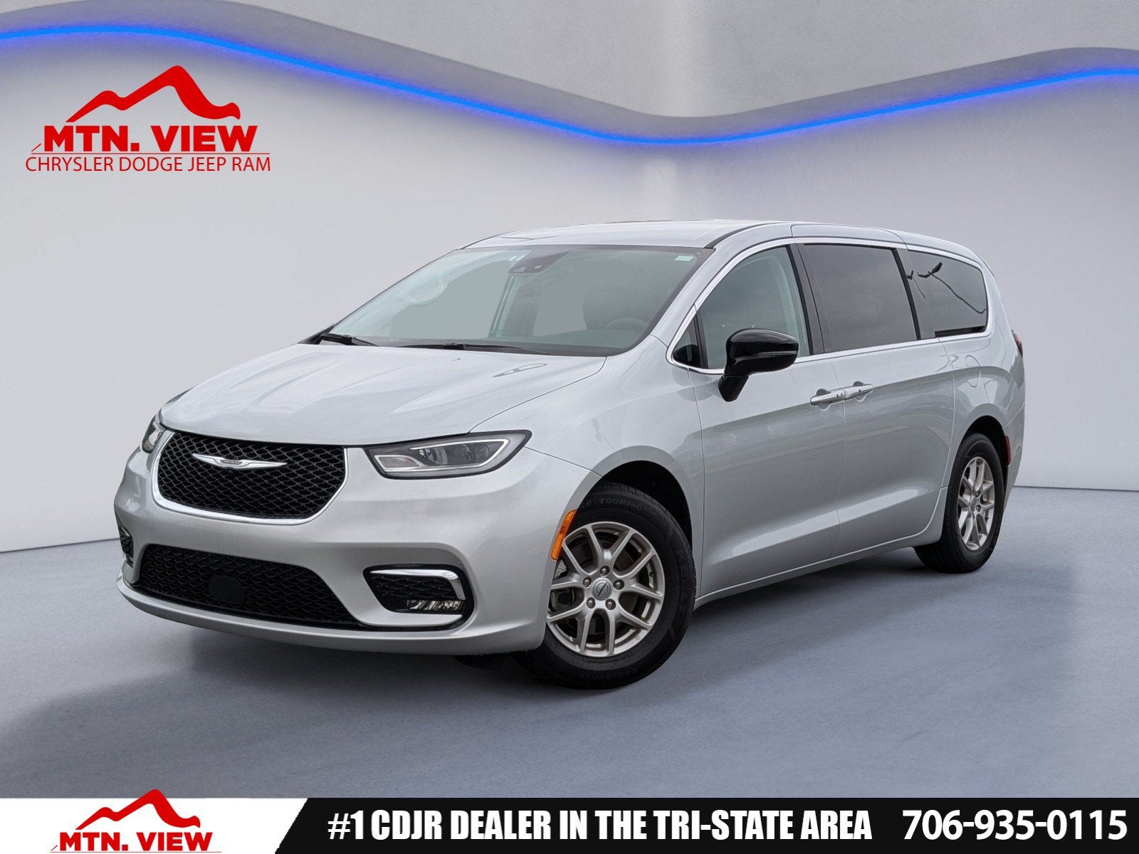 2024 Chrysler Pacifica Touring L in Silver Mist Clearcoat — front three-quarter view